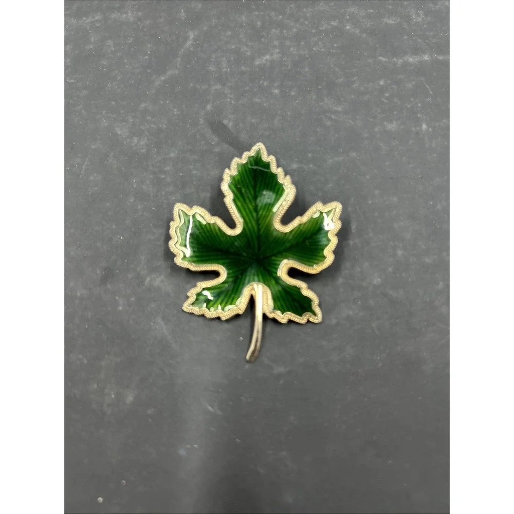 Vintage Green Enamel With Goldtone Accents Leaf Pin‎ Fall
